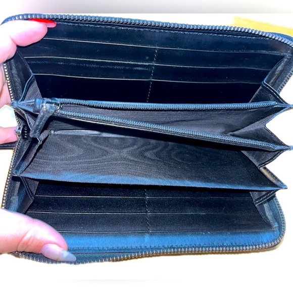 Gucci Guccissima Interlocking Leather Zip Around Wallet, Black - Picture 6 of 12